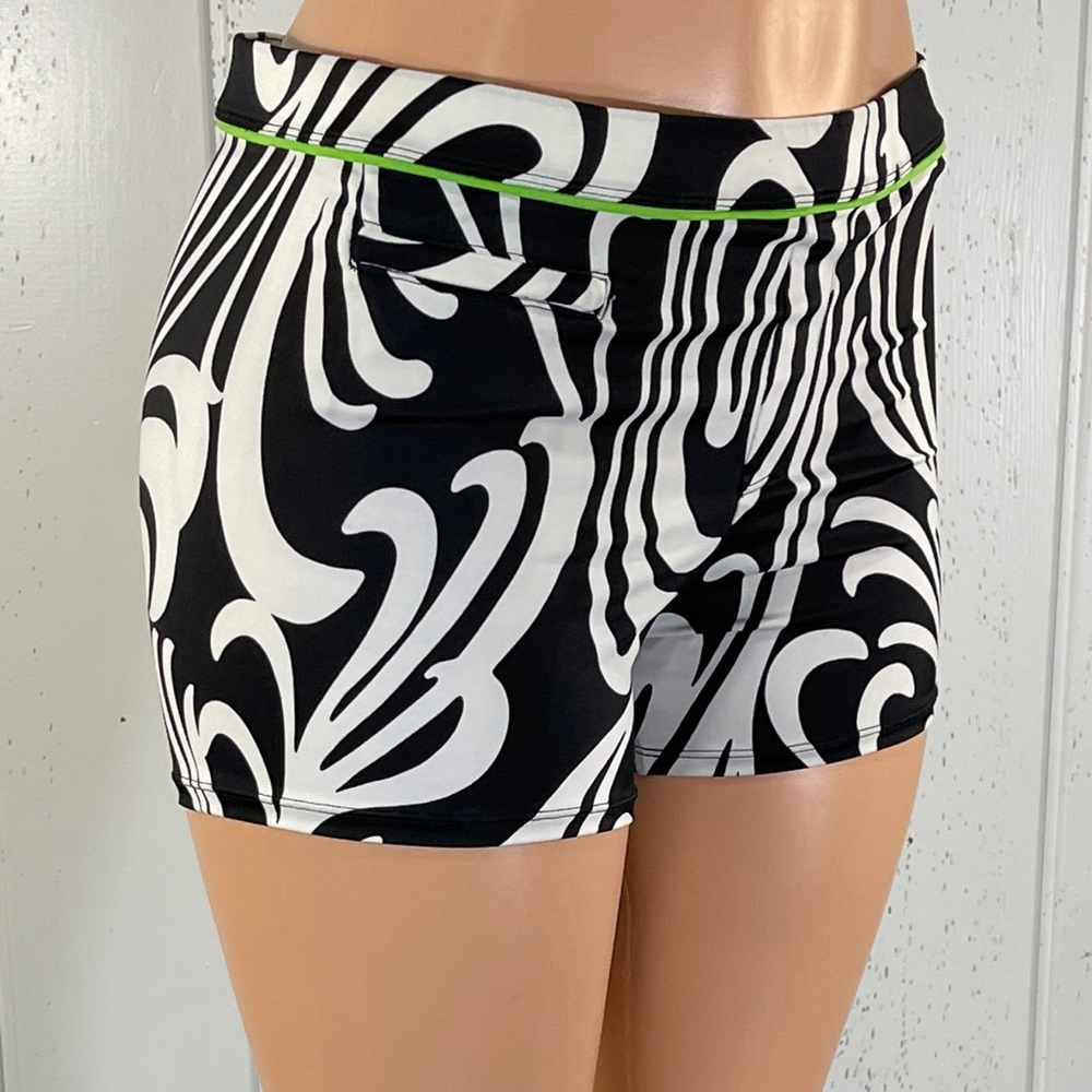 *Nike  Women's Athletic Abstracts Printed Shorts Sz L